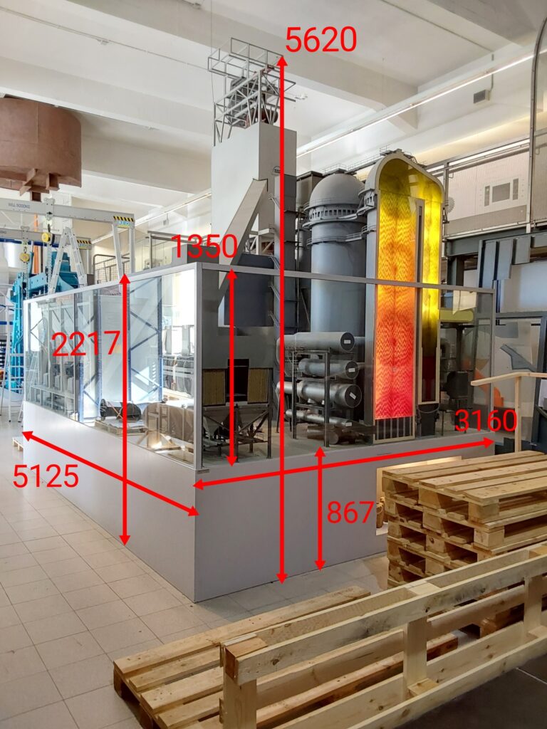 Mit Software abgemessene Größenverhältnisse eine großen Objekts beim Sammlungsumzug des Museums.